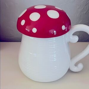 Leaf Bean Oversized 20oz Covered Whimsical Red and White Mushroom Mug NWT